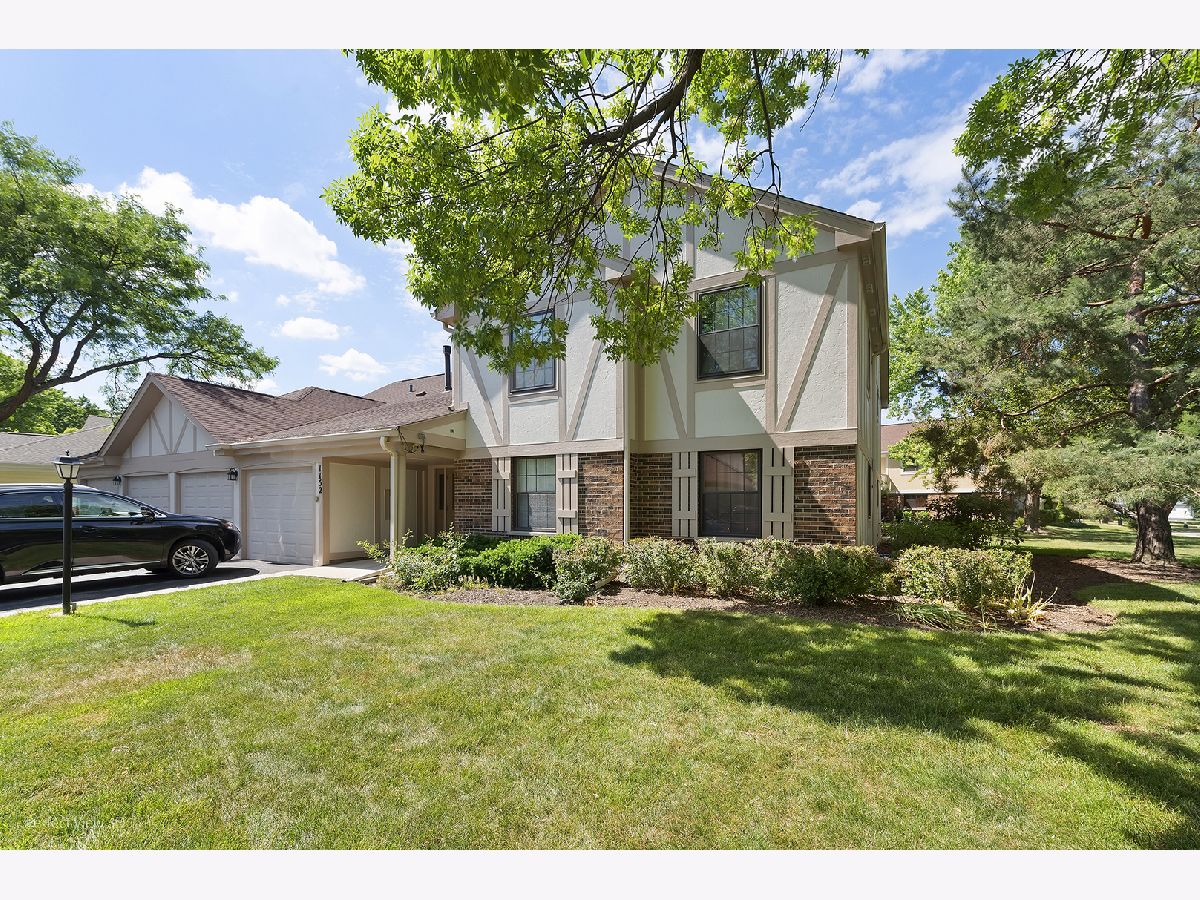 Lexington Commons Wheeling IL, Condos & Townhomes For Sale & For Rent