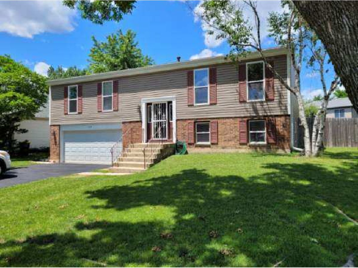 Waterbury Roselle IL, Homes & Condos & Townhomes For Sale & For Rent