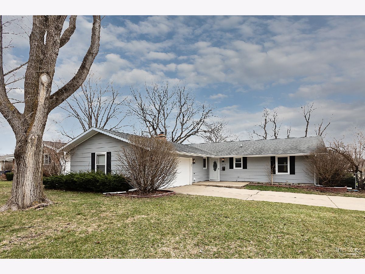 Homes Sold North Country Knolls Elgin Illinois, 2050 Country Knoll