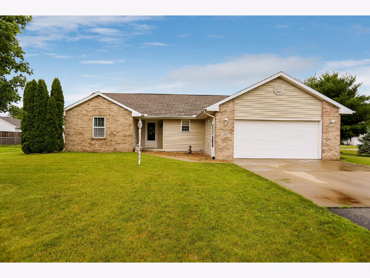 Homes Sold Arrowhead Sidney Illinois, 104 Wilsey