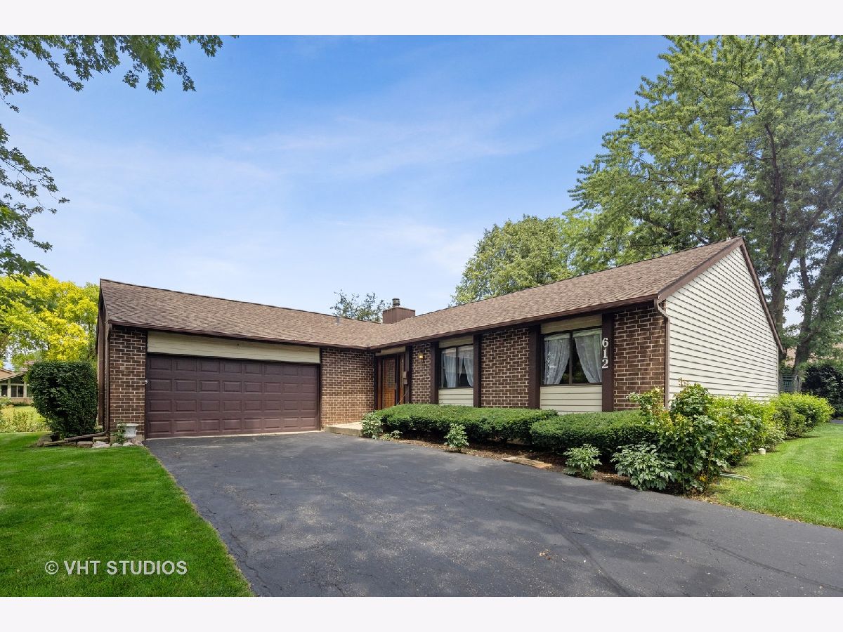 Ventura 21 Roselle IL, Townhomes & Condos & Homes For Sale & For Rent