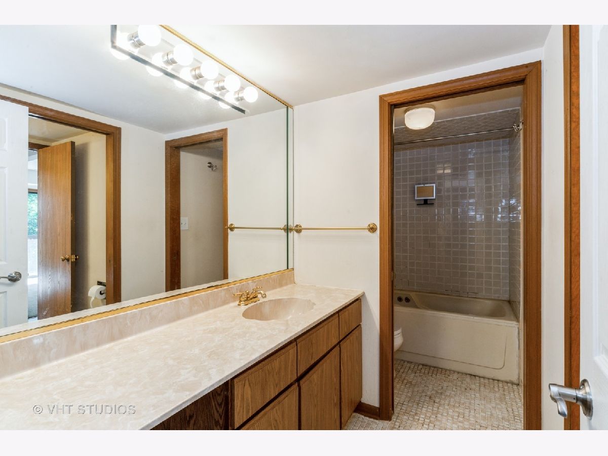 Condominiums Sold Indian Ridge Lakes Indian Head Park Illinois, 6810 Joliet