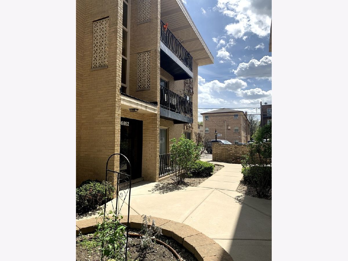 Condominiums Sold Friendly Village Chicago Illinois, 6852 Northwest