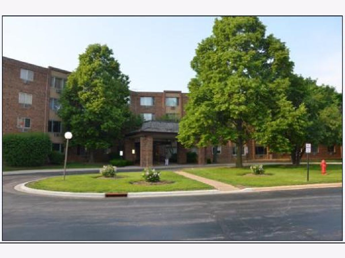 Moon Lake Village Hoffman Estates IL, Condos & Townhomes & Homes For