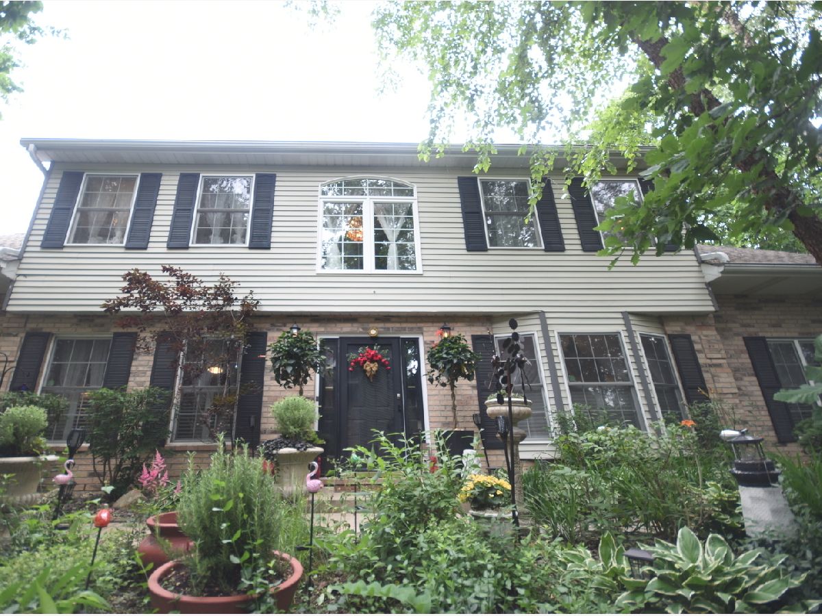 Townhomes & Condos Sold Laurel Oaks Streamwood Illinois, 1327 Laurel Oaks