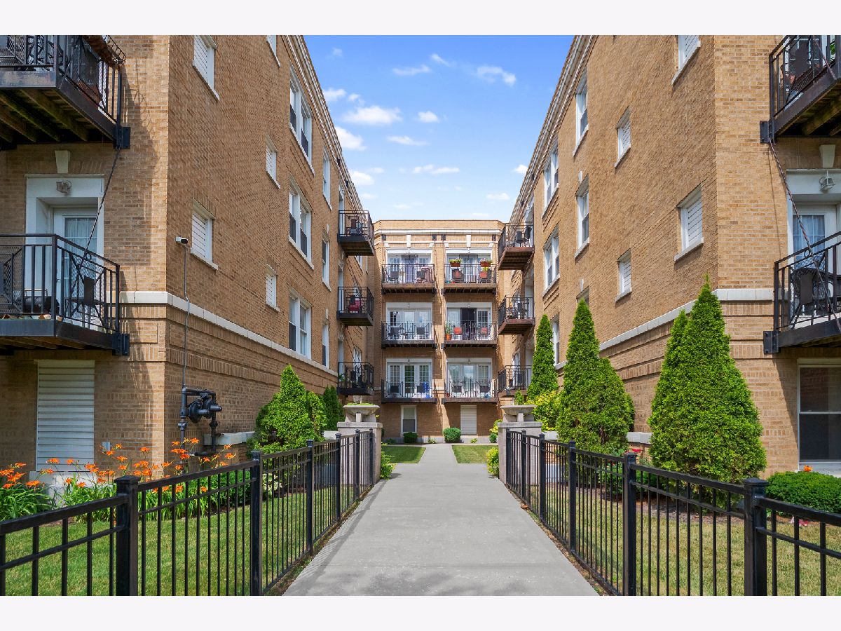 Condominiums Sold Drake Commons Chicago Illinois, 4904 Drake