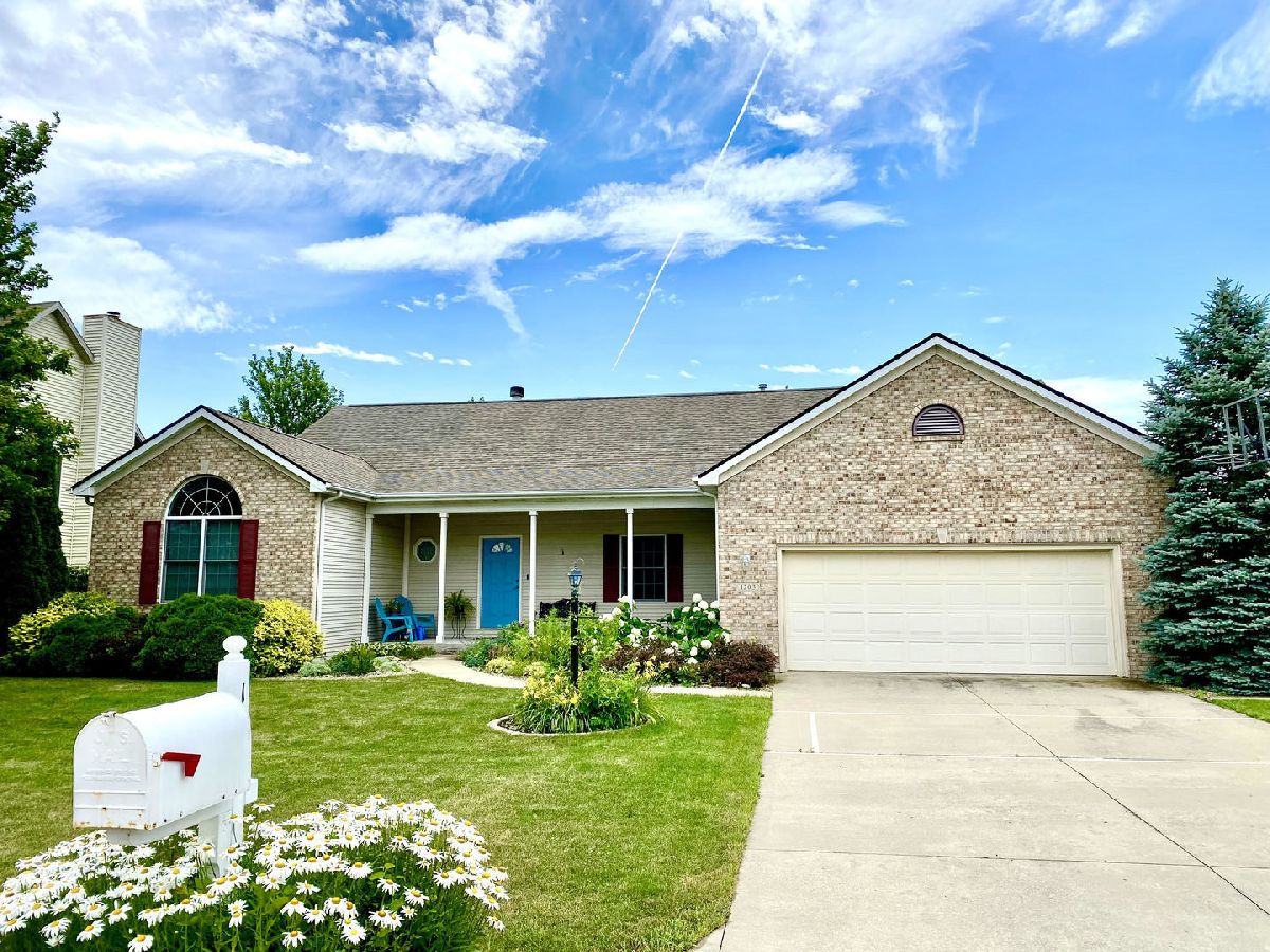 Homes & Condos & Townhomes Sold Ridgepointe Monticello Illinois, 1203 Meyers