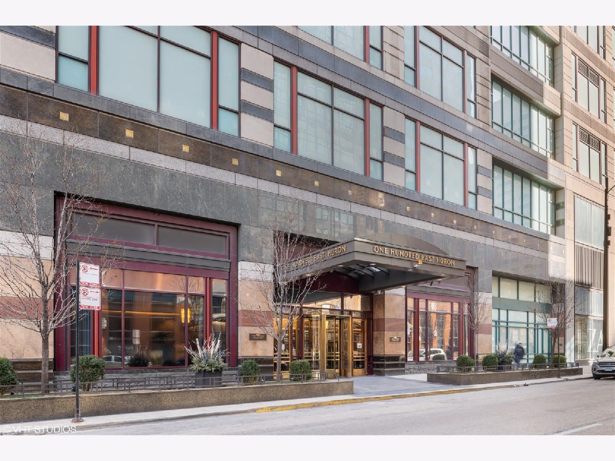 Condominiums Sold Chicago Place Chicago Illinois, 100 Huron
