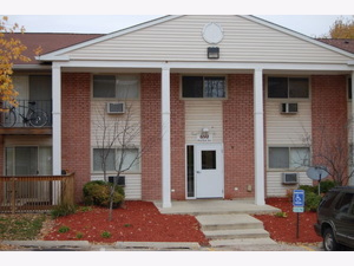 Condominiums Rented Emerald Hills Glendale Heights Illinois, 690 Marilyn