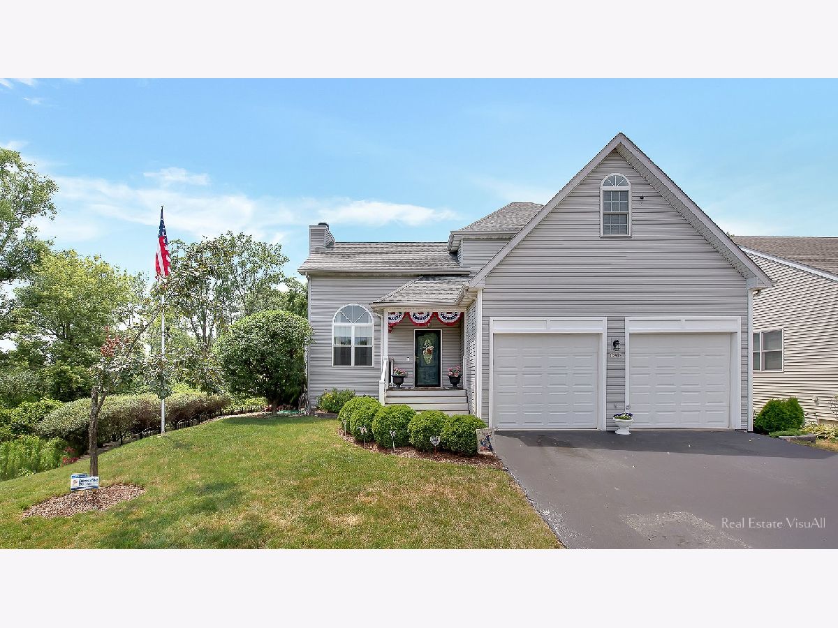 Homes Sold Country Ridge Woodstock Illinois, 1290 Savanna