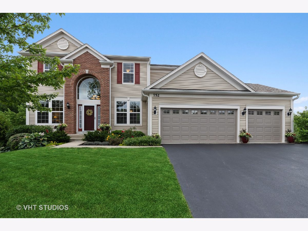 Homes Sold Grants Grove Lindenhurst Illinois, 752 Porter