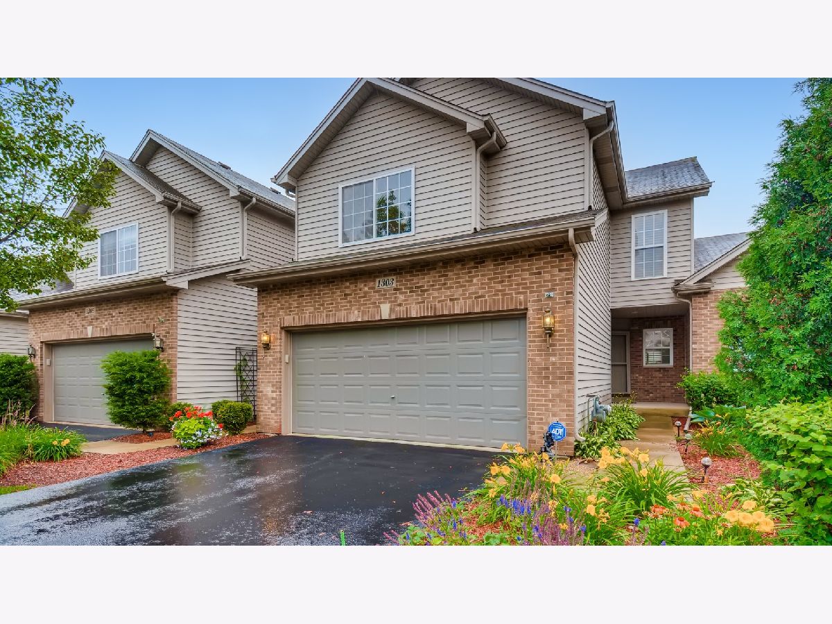 Townhomes Sold Woodland Meadows North Elgin Illinois, 1303 Dancing Bear