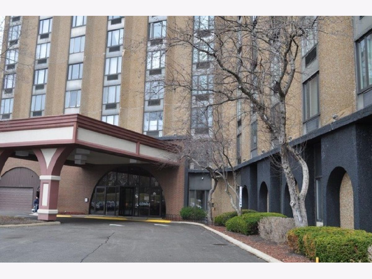 Condominiums Rented Renaissance Towers Palatine Illinois, 1 Renaissance