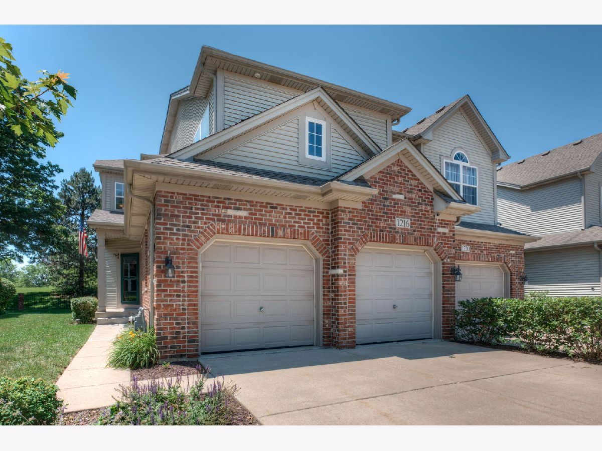 Townhomes Sold Westwind Oaks Aurora Illinois, 1216 Oakleaf