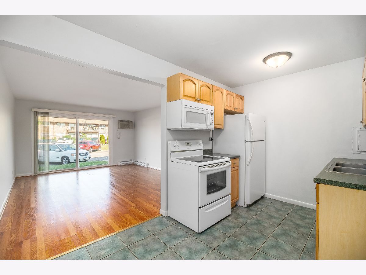 Condominiums Rented Old Willow Falls Prospect Heights Illinois, 860 Old Willow