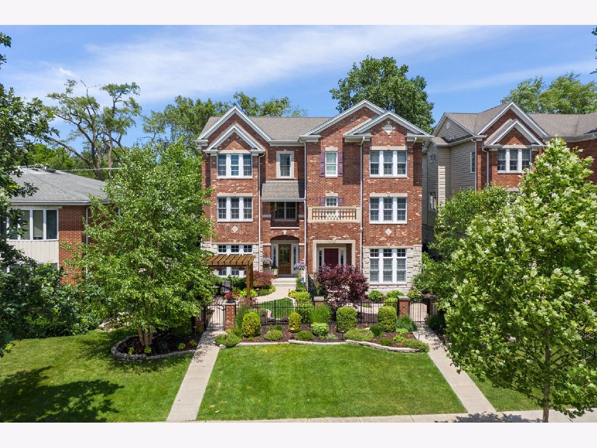 Homes & Condos & Townhomes Sold Mcintosh Westmont Illinois, 316 Burlington