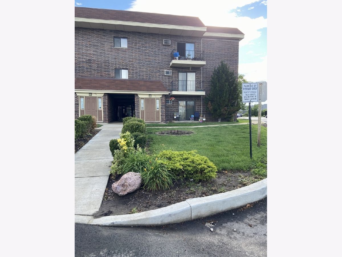 Condominiums Sold Kings Point Condos Addison Illinois, 943 Rohlwing