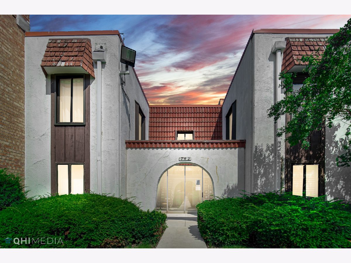 Condominiums Sold Spanish Courts Glendale Heights Illinois, 743 Fullerton
