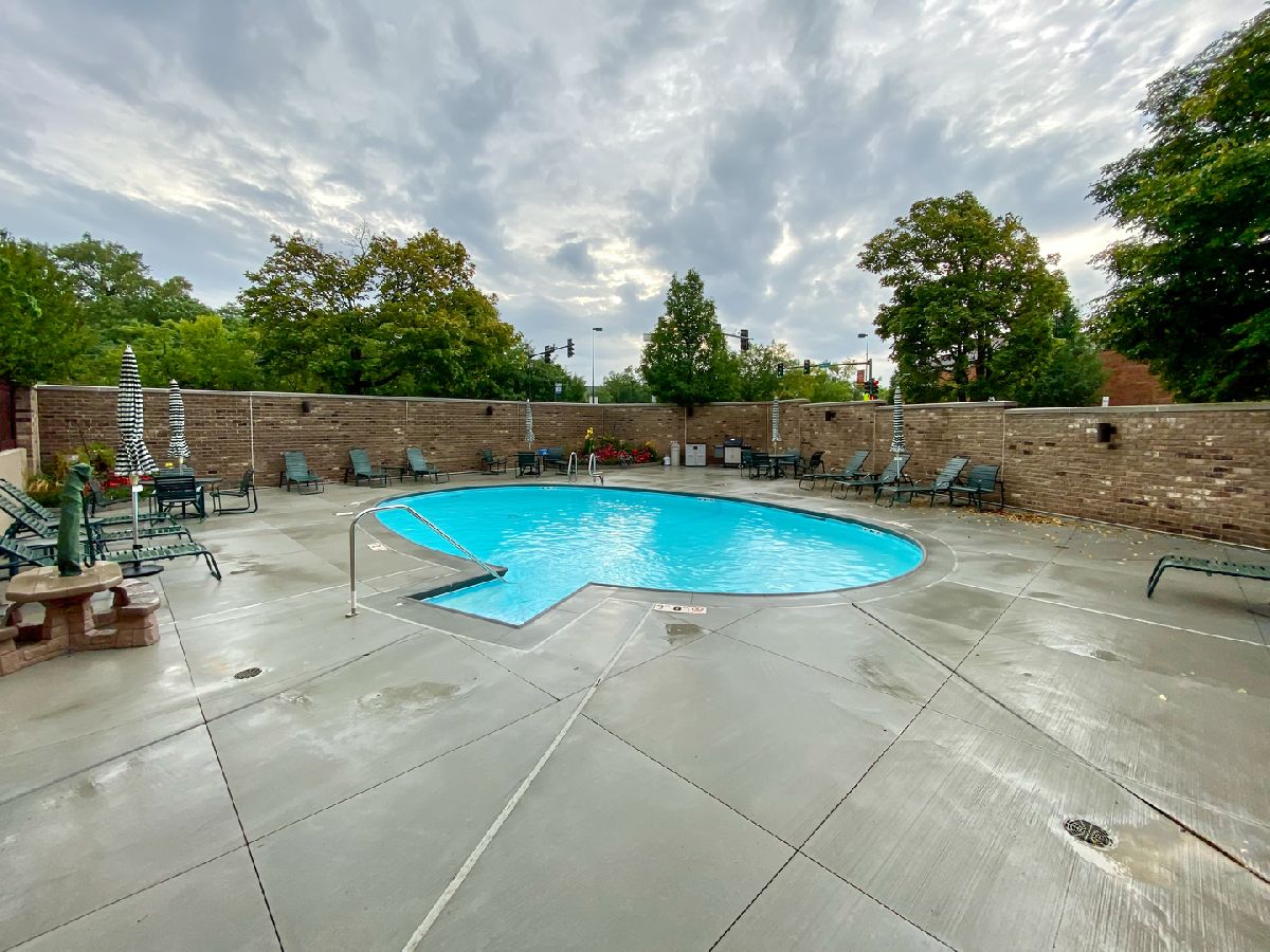 Condominiums Sold Winnetka Mews Winnetka Illinois, 660 Winnetka Mews