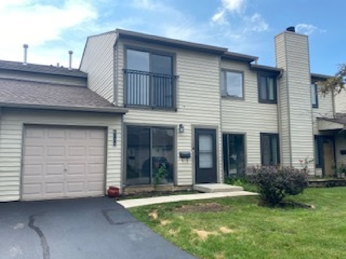 Townhomes & Condos Rented Springside Downers Grove Illinois, 6370 Hathaway