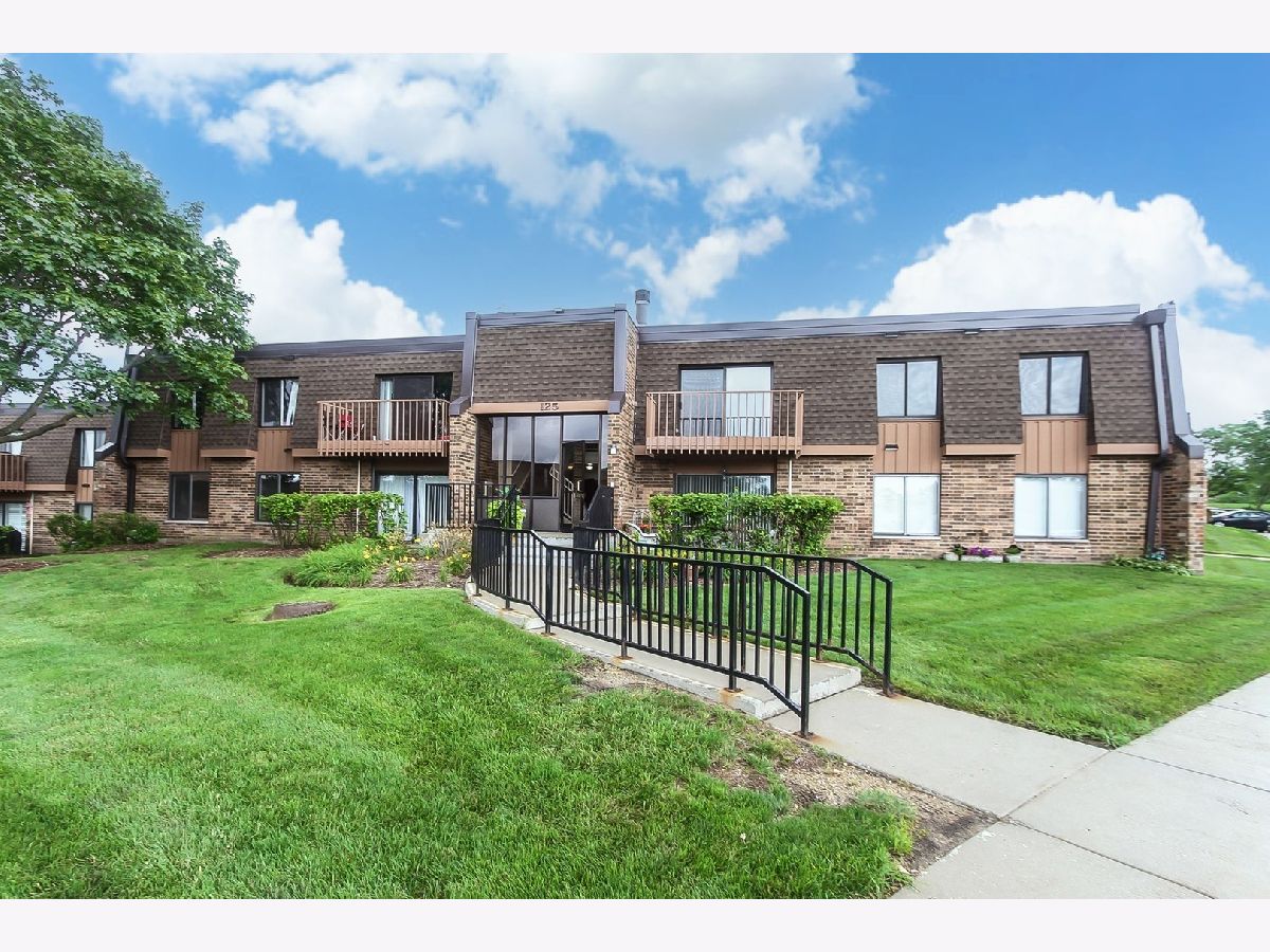 Lakewood Schaumburg IL, Condominiums For Sale & For Rent | Sadie Winter