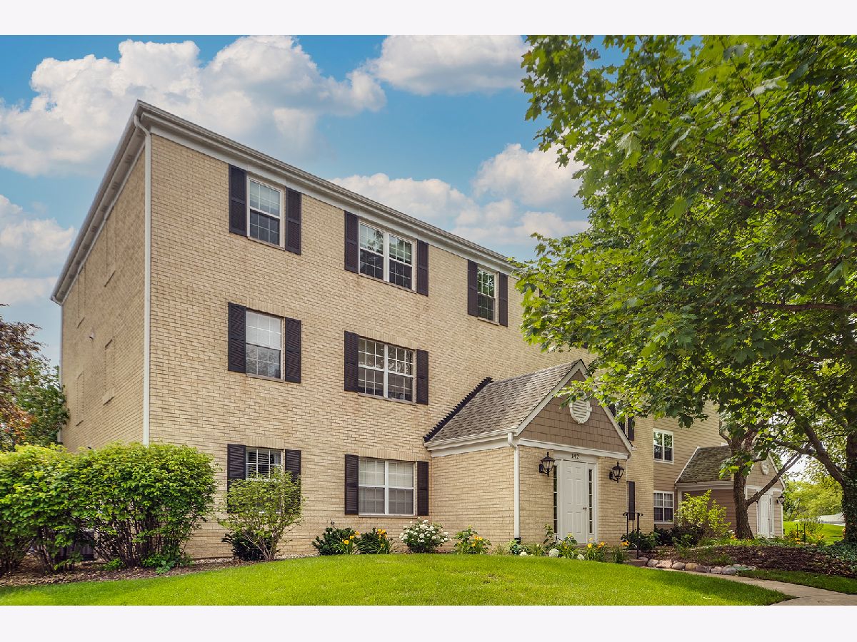 Condominiums Sold Cambridge Green Libertyville Illinois, 142 Winchester