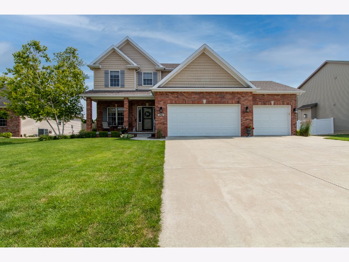 Homes & Condos & Townhomes Sold Eagle View South Bloomington Illinois, 3905 Baywood
