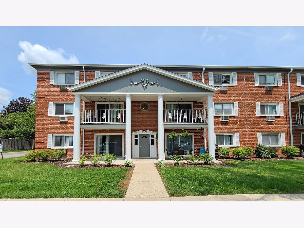 Condos & Townhomes Sold Country Club Condominium Arlington Heights Illinois, 10 Lillian
