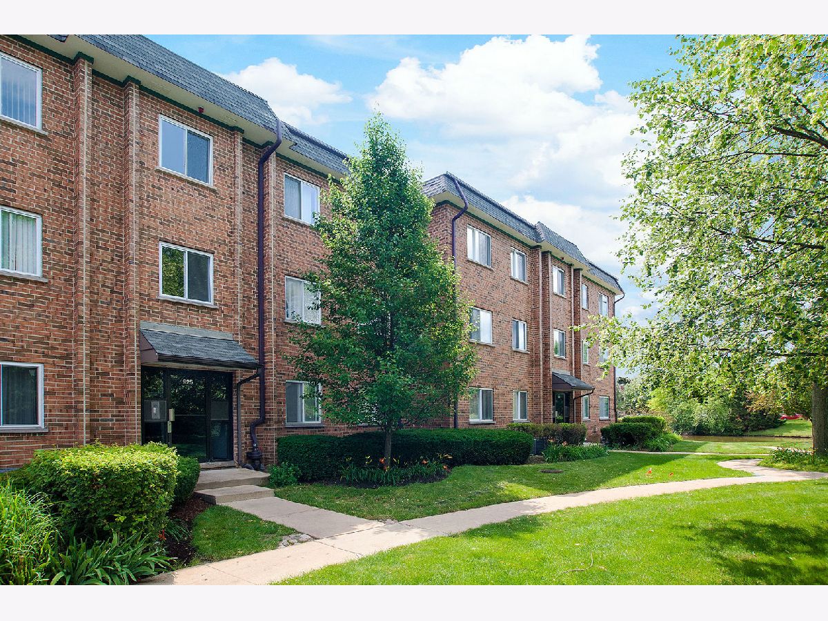 Condominiums Sold Hidden Ponds Schaumburg Illinois, 925 Casey