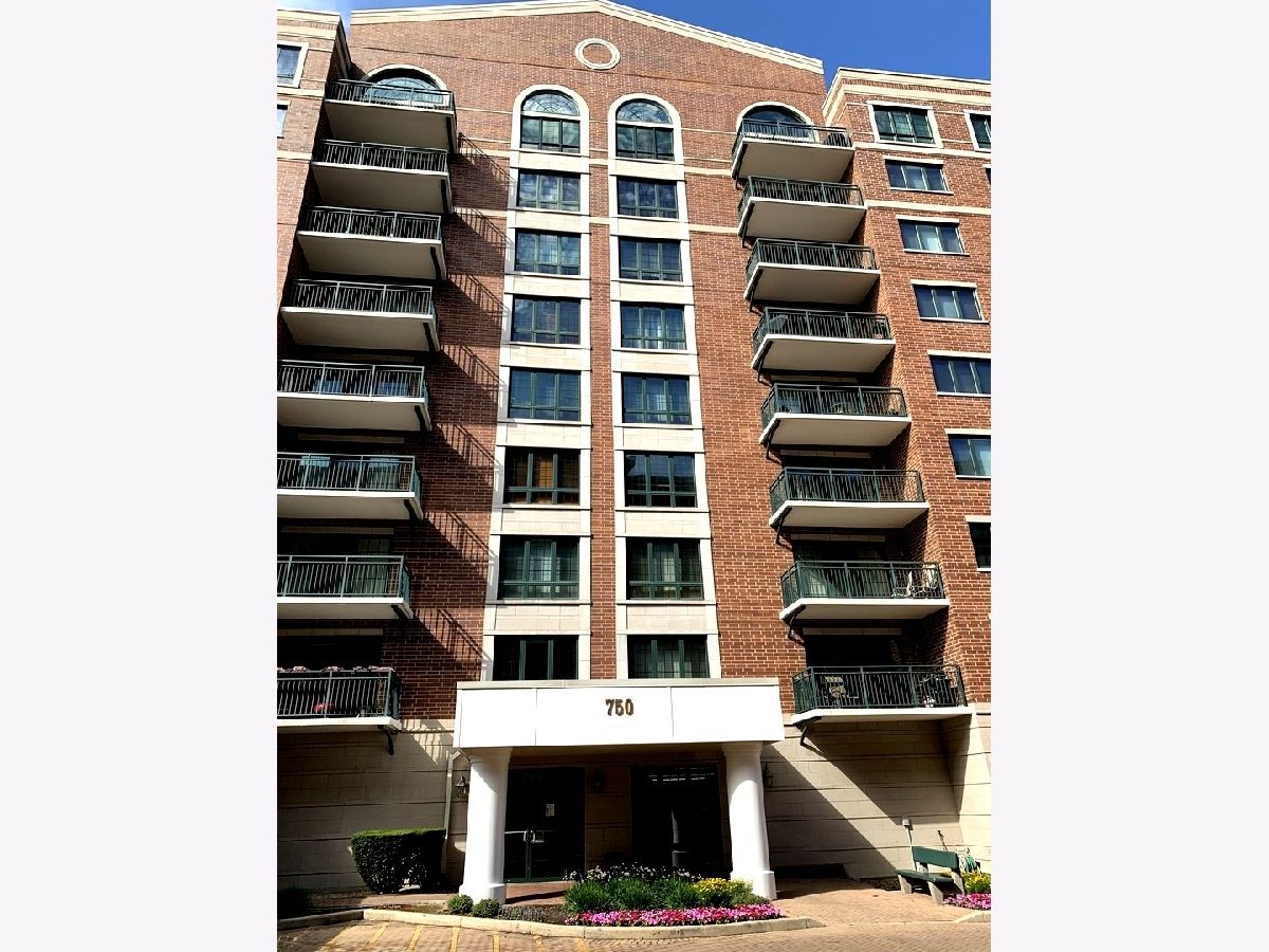 Condominiums Rented Library Courte Des Plaines Illinois, 750 Pearson