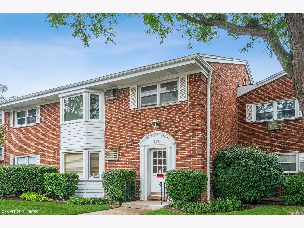 Condominiums Rented Hampton Courts Arlington Heights Illinois, 514 Miner