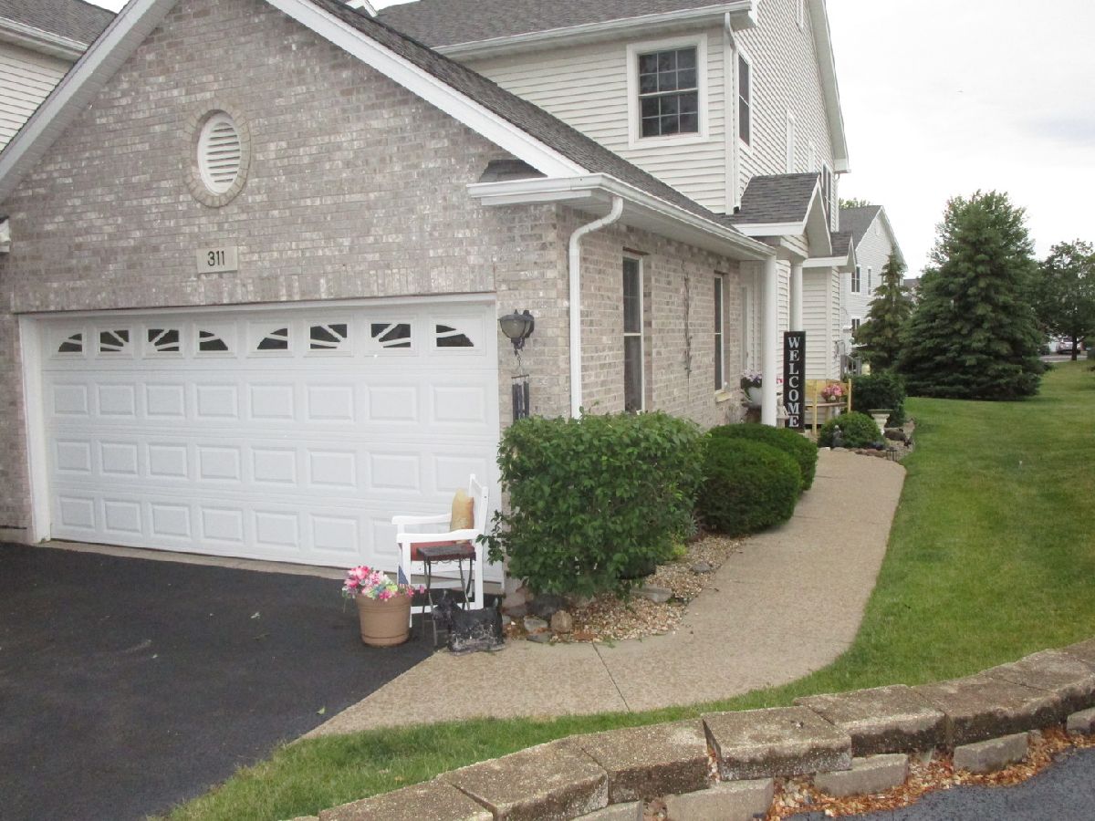 Townhomes & Homes Sold Fairview South Dekalb Illinois, 311 Manning