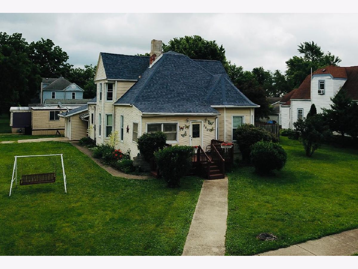  Sold Campus Illinois, 220 Elm