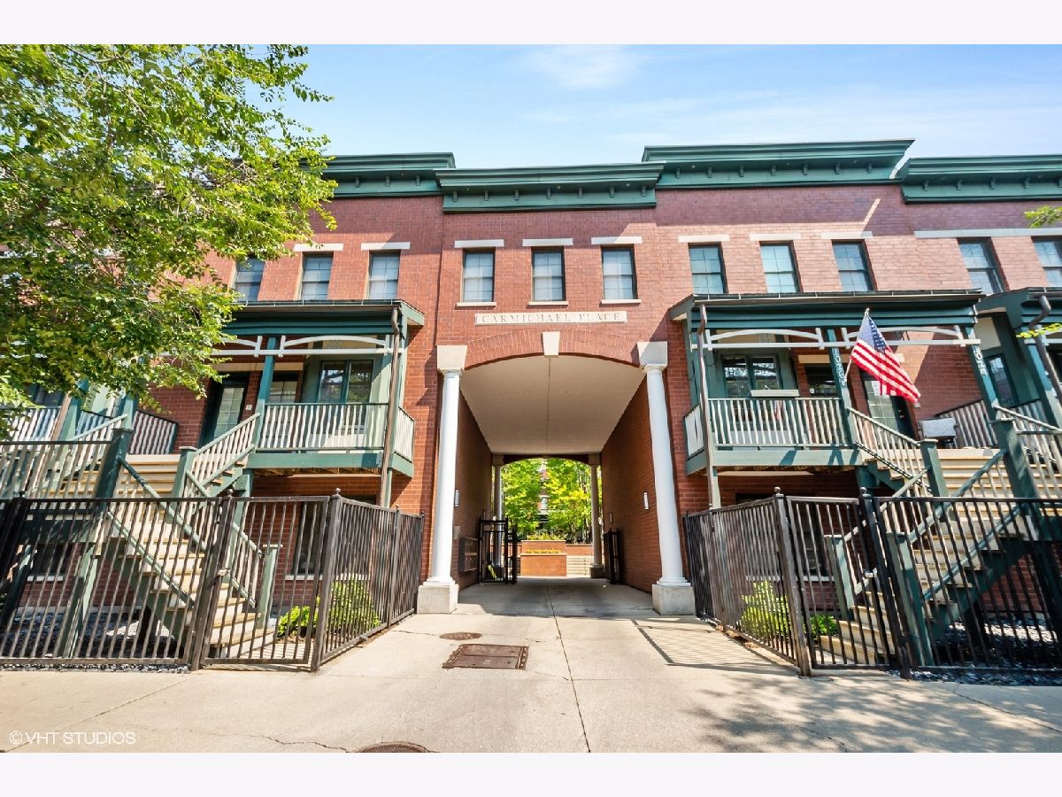 Townhomes Sold Carmichael Place Chicago Illinois, 1038 Monroe