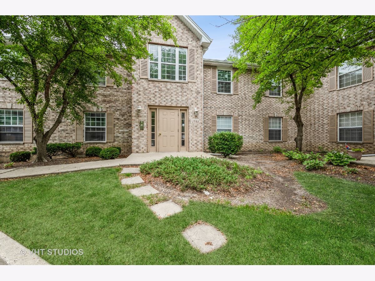 Condominiums Sold Stonegate Of Century Oaks Elgin Illinois, 1944 Matthew