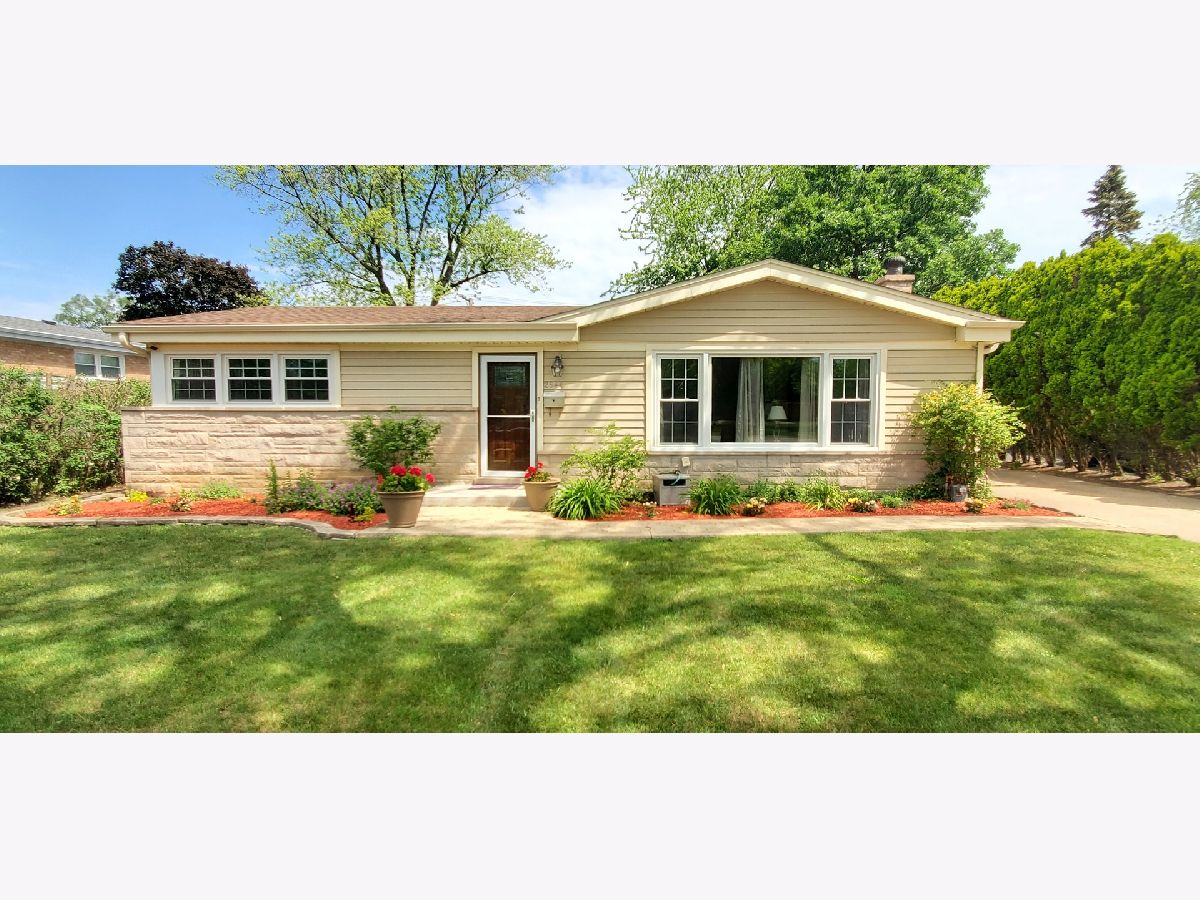 Homes Rented Bel Air Gardens Glenview Illinois, 2544 Bel Air