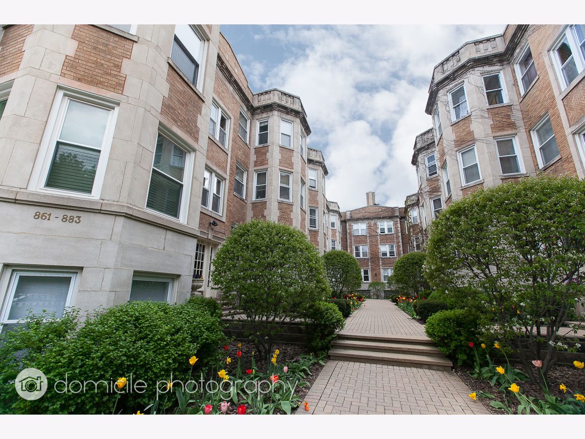Condominiums Rented Wrigley View Village Chicago Illinois, 881 Cornelia