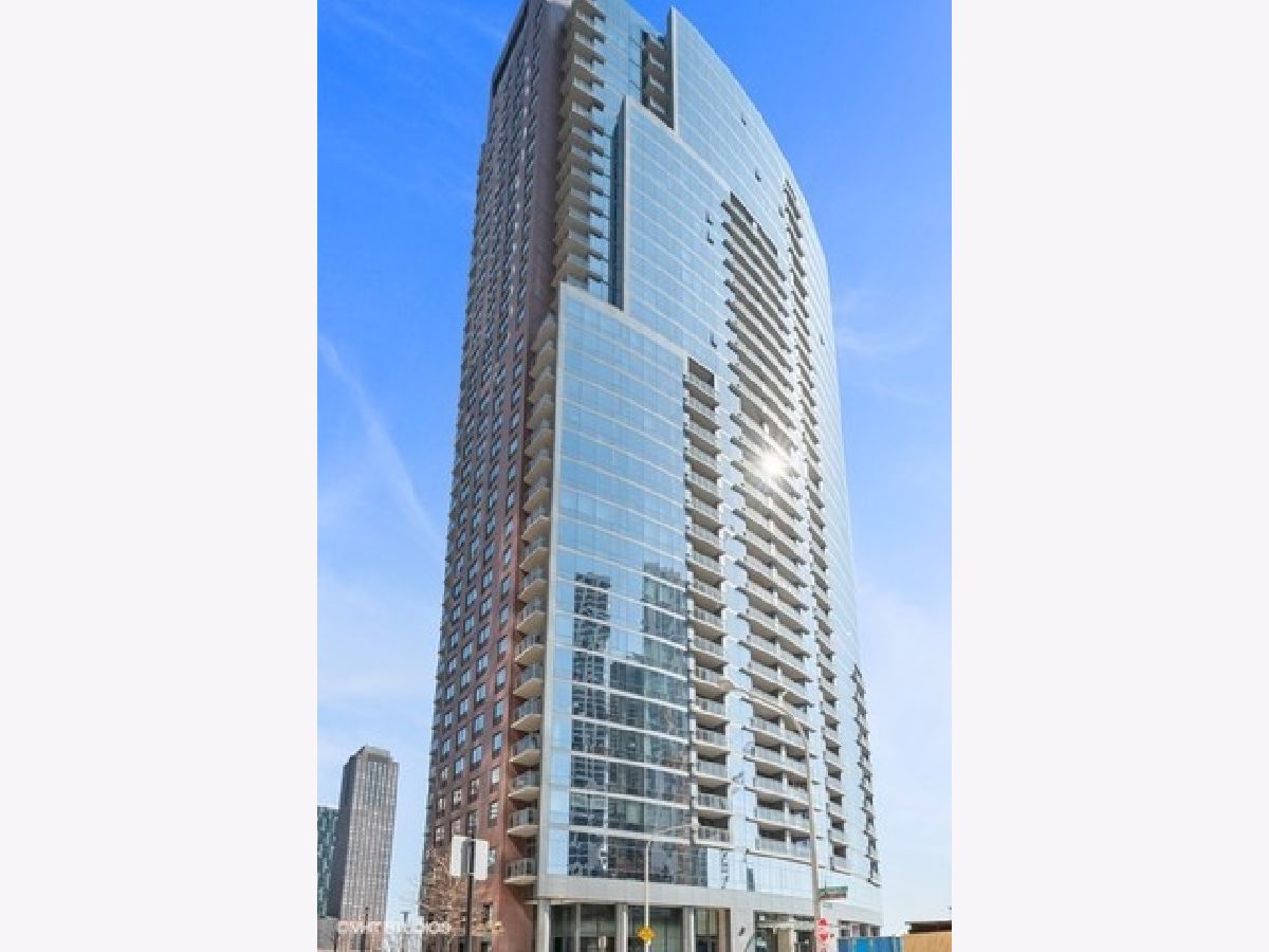 Condos & Townhomes Rented Chandler Chicago Illinois, 450 Waterside