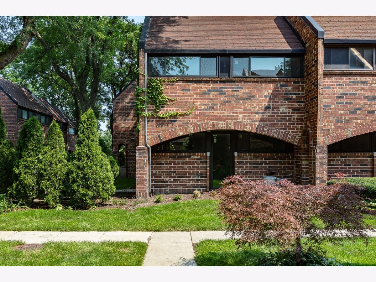 Townhomes Sold Garden Courts Chicago Illinois, 820 May