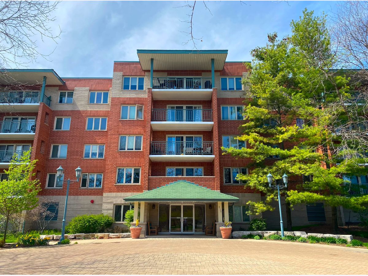 Condominiums & Homes Sold North Park Village Chicago Illinois, 3950 Bryn Mawr
