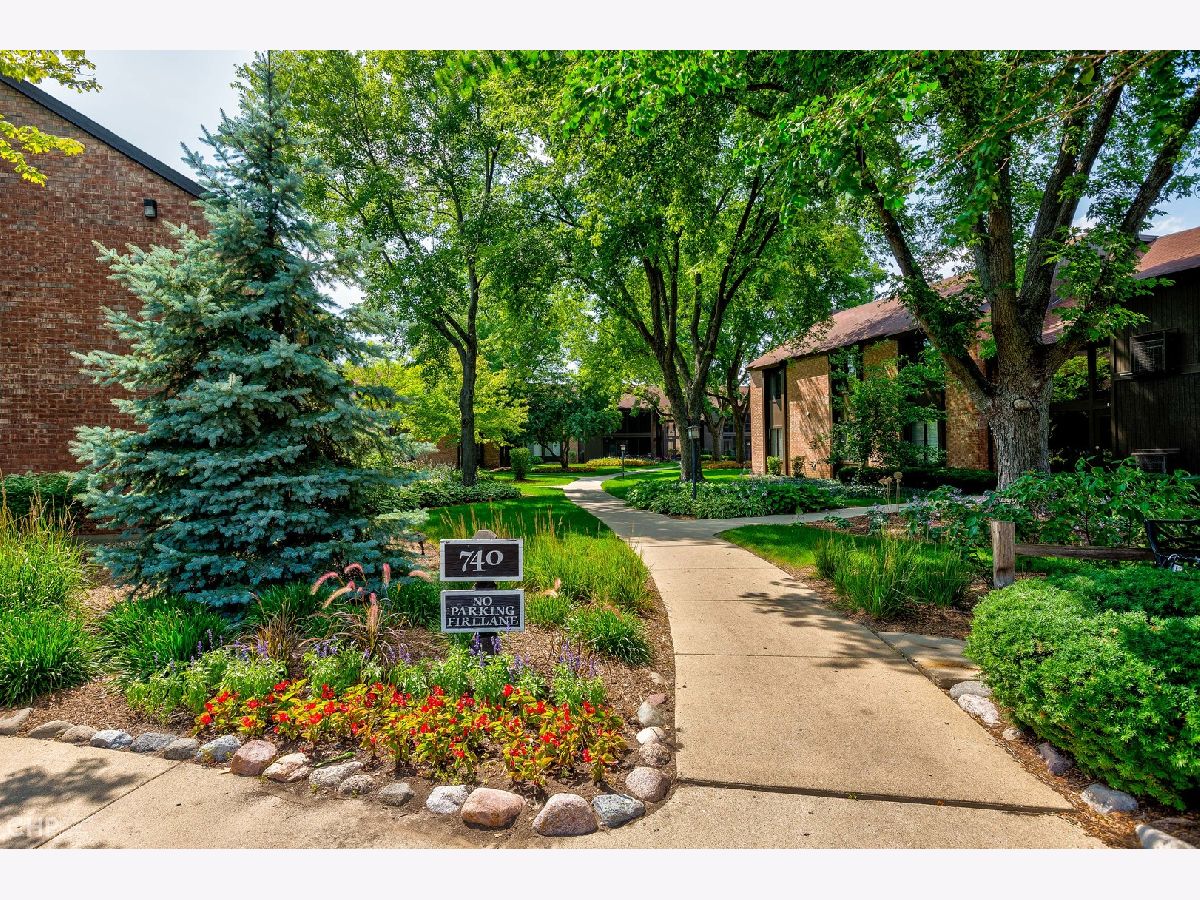 Four Colonies Crystal Lake IL, Homes & Townhomes & Condos For Sale