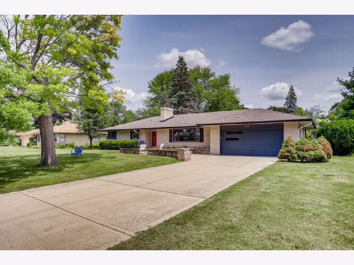 Homes & Condos & Townhomes Sold Wing Park Manor Elgin Illinois, 517 Melrose