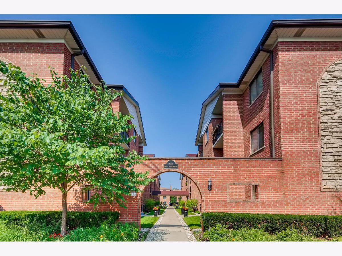 Condominiums Sold Catalpa Courts Chicago Illinois, 8428 Catalpa