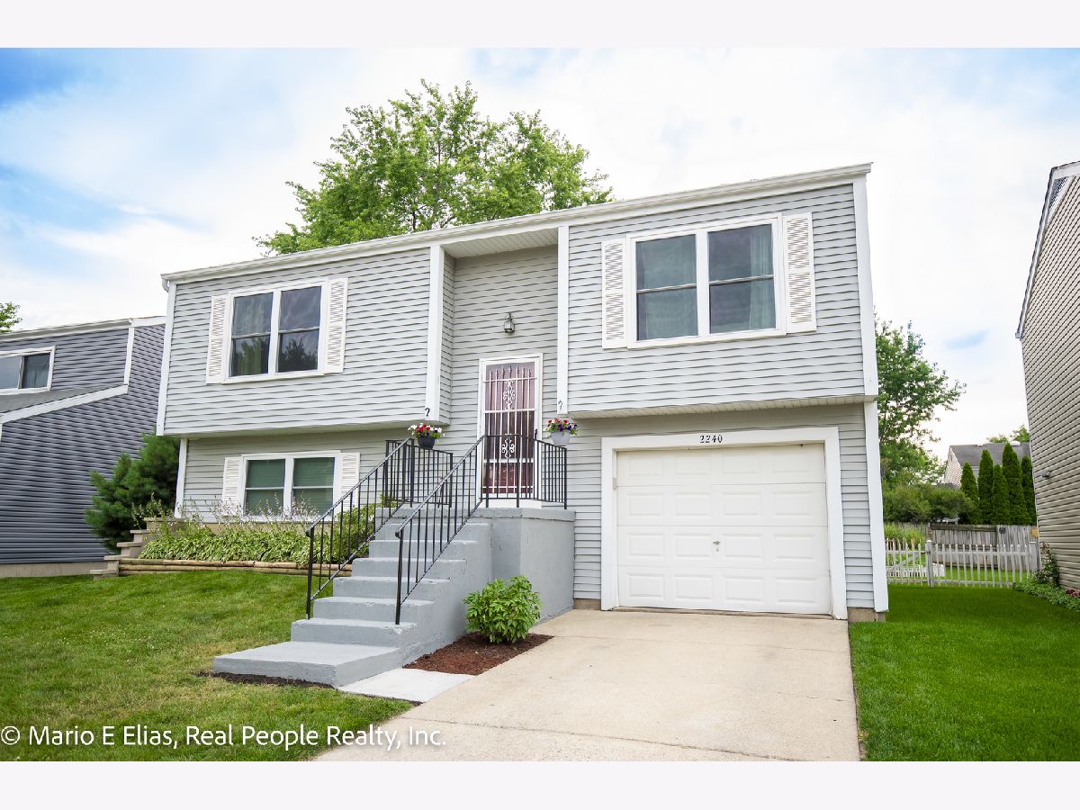 Homes Sold Greenfield Village Aurora Illinois, 2240 Larkspur