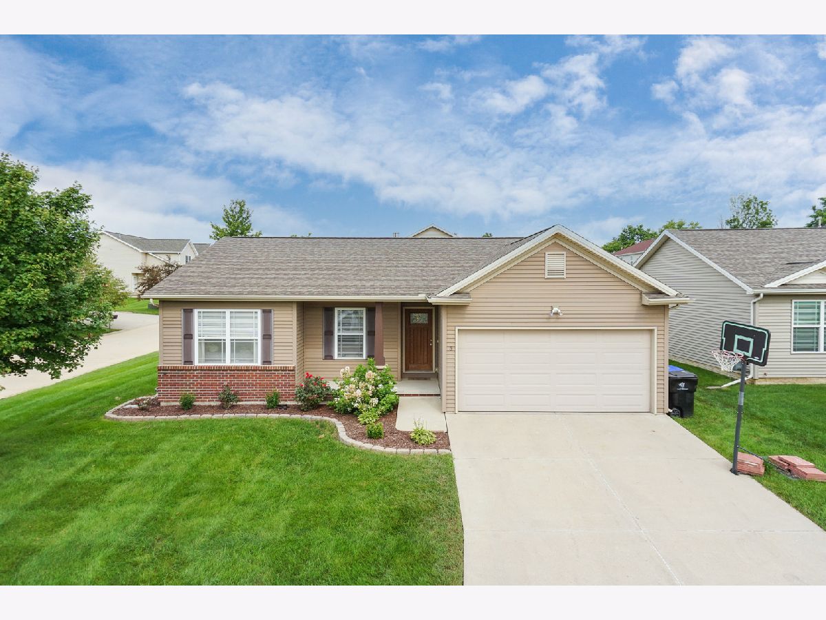 Fox Creek Village Bloomington IL, Homes & Condos & Townhomes For Sale