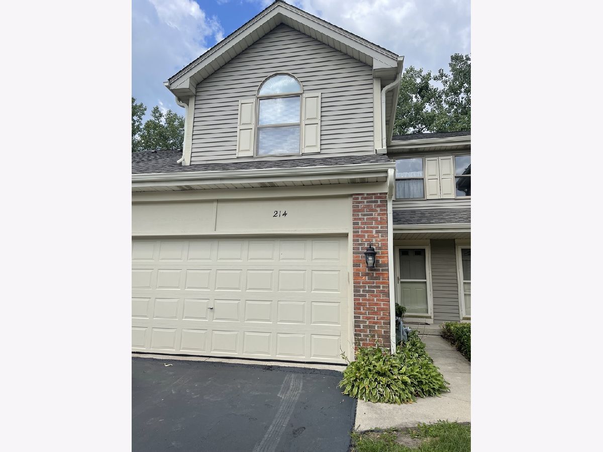 Townhomes Sold Woodboro West Chicago Illinois, 214 Woodboro