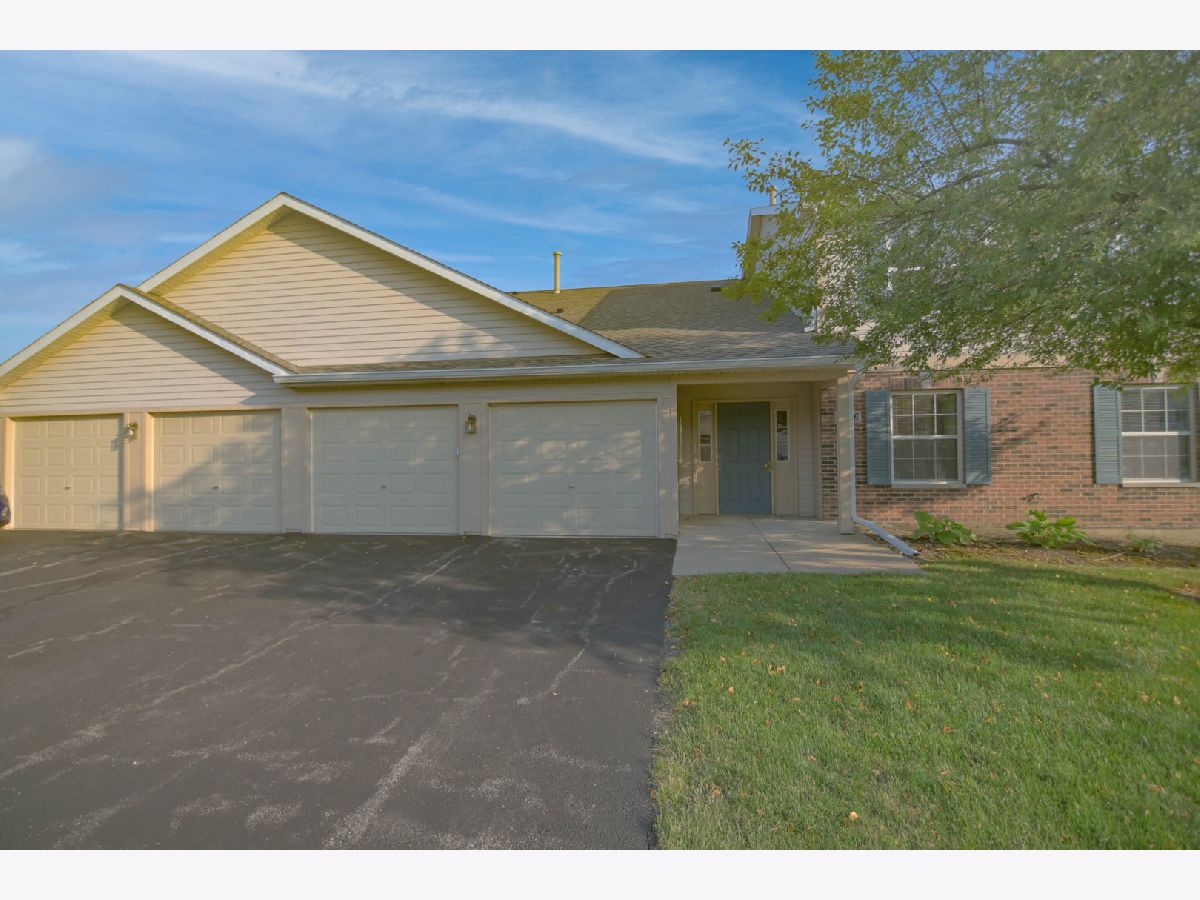 Fairfield Village Round Lake Beach IL, Condos & Townhomes For Sale