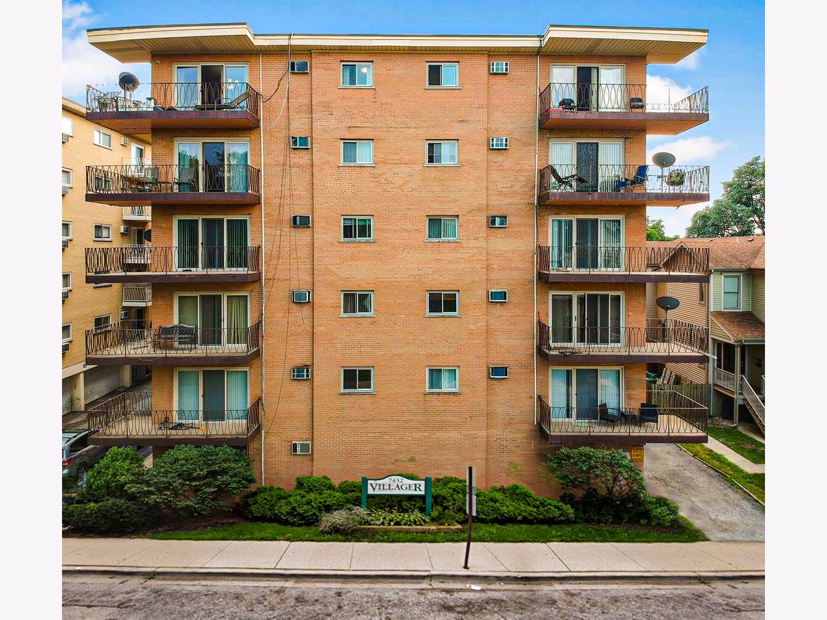 Condos & Townhomes Sold The Villager Forest Park Illinois, 7432 Washington