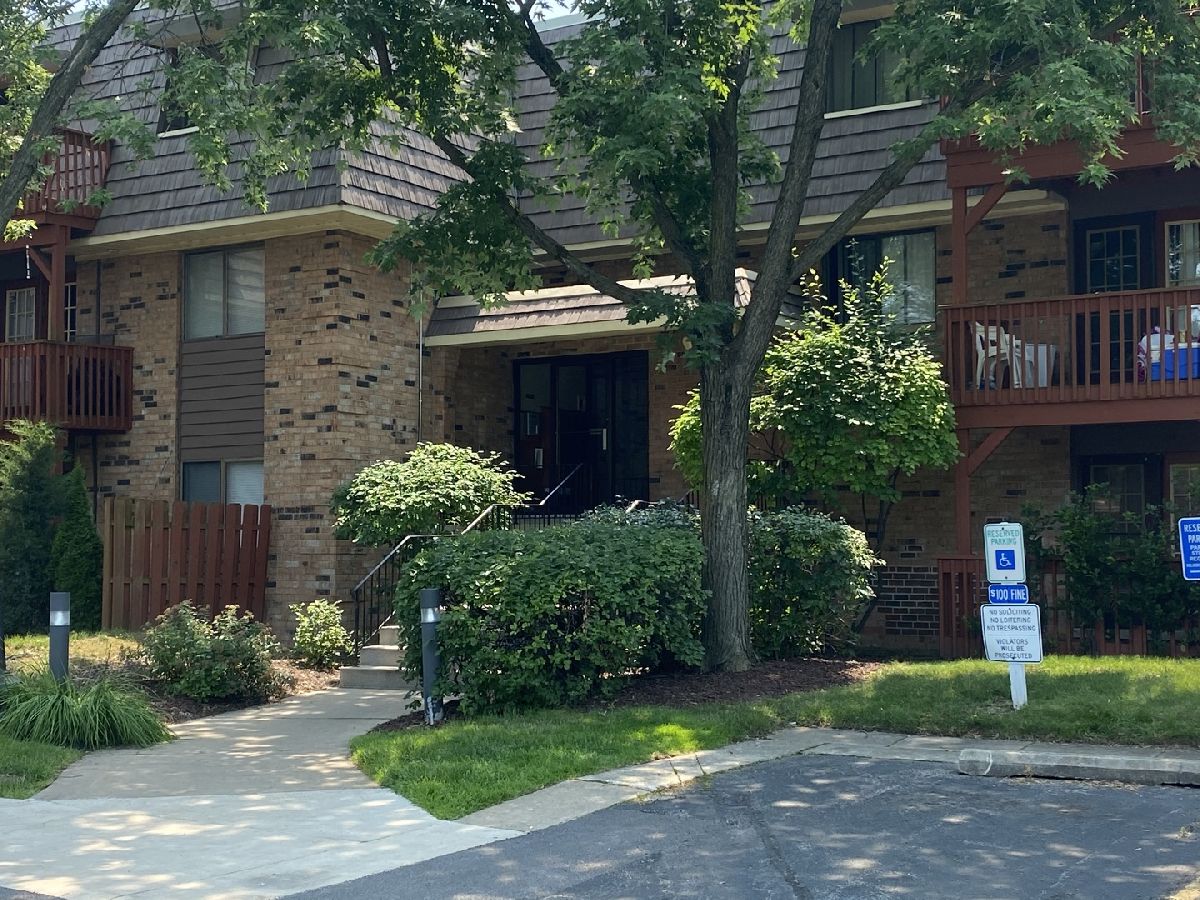 Condominiums Rented Acorn Woods Aurora Illinois, 1925 Tall Oaks