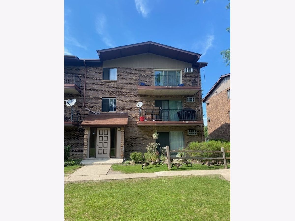 Condominiums Rented Waterbury Woodridge Illinois, 2521 Spring